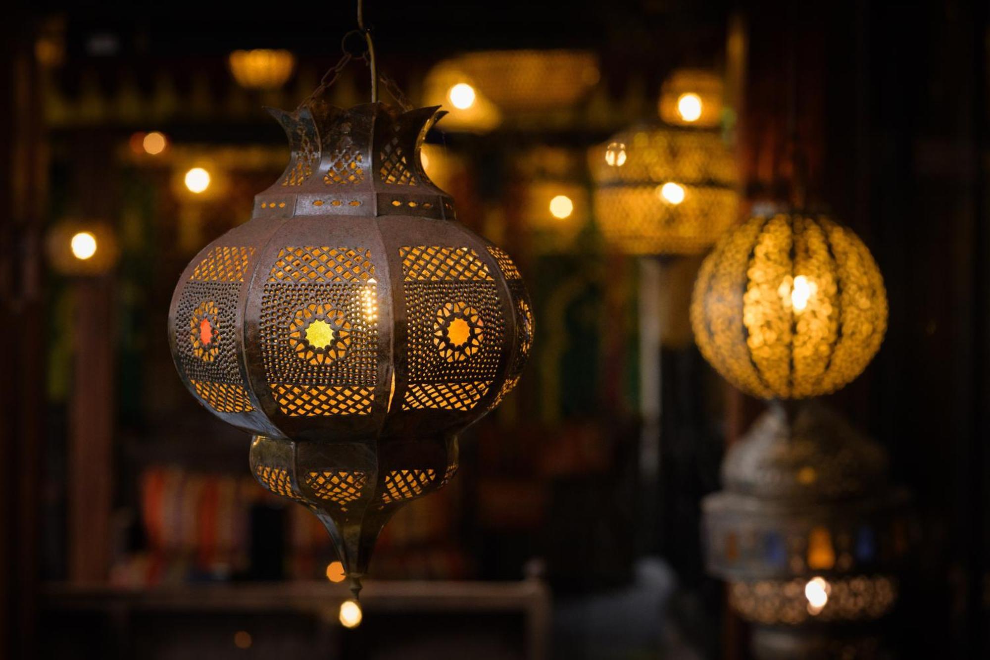 Отель Crazy Bear Биконсфилд Экстерьер фото A Moroccan lantern