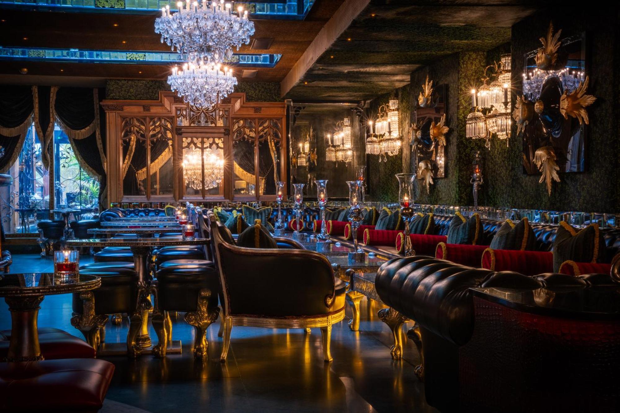 Отель Crazy Bear Биконсфилд Экстерьер фото Interior of the restaurant